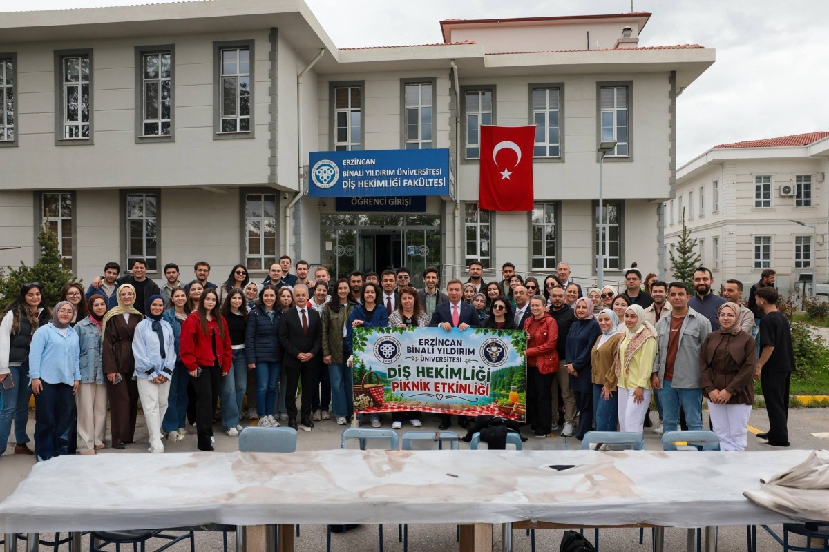 “Gençlerimizin Her Zaman Yanındayız”