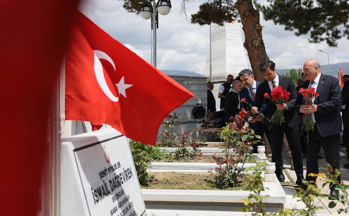 Erzincan’da Bayram Ziyaretleri: Protokolden Çocuklara, Yaşlılara ve Şehitlere Vefa