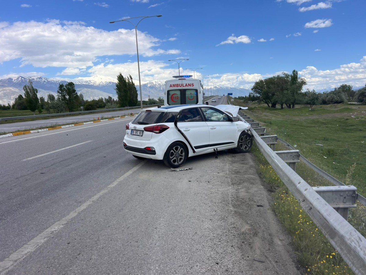 Kemah Kavşağında 3 Kişi Ağır Yaralandı