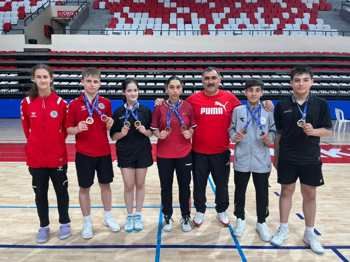 Badmintoncular Türkiye Şampiyonası’ndan 9 Madalyayla Döndü