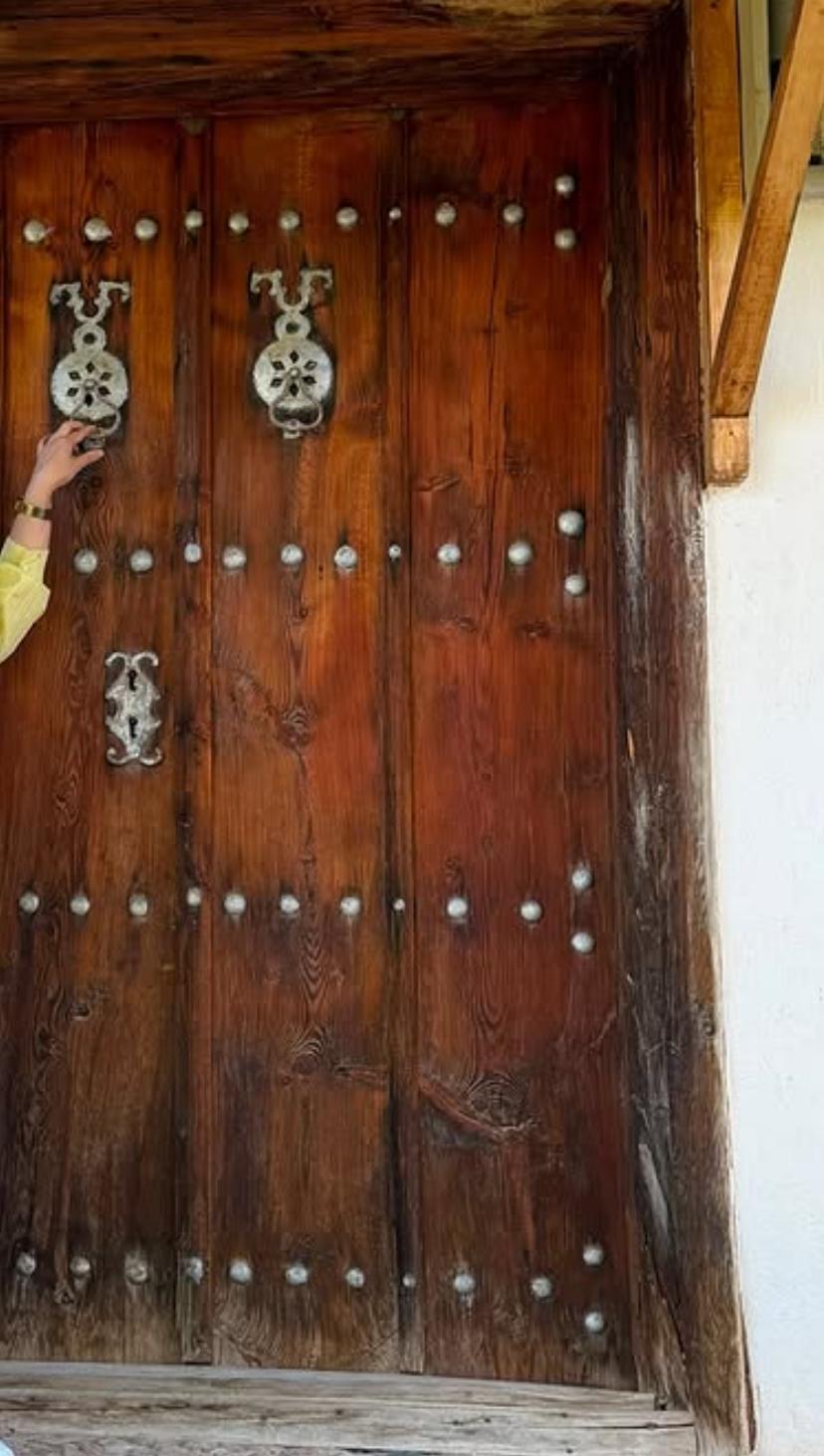 Kemaliye’de nesilden nesile aktarılan demir kapı tokmağı ve kapı süsleme sanatı
