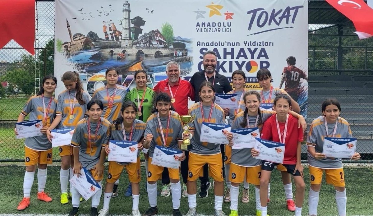 Erzincan’ın ANALİG Kız Futbol Takımı Türkiye Şampiyonası Biletini Aldı