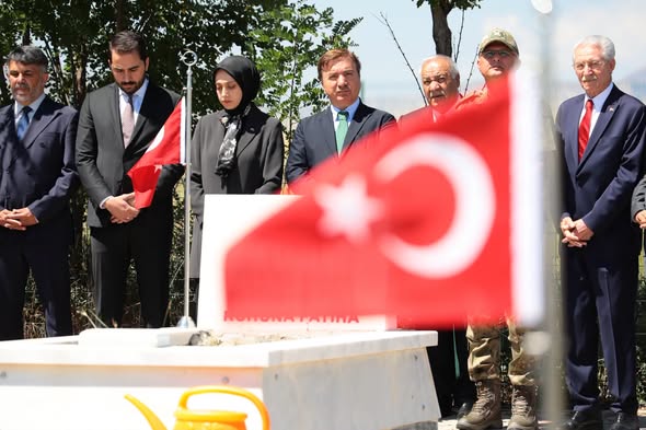 Edebük Şehitliği’nde Duygusal Anma Programı