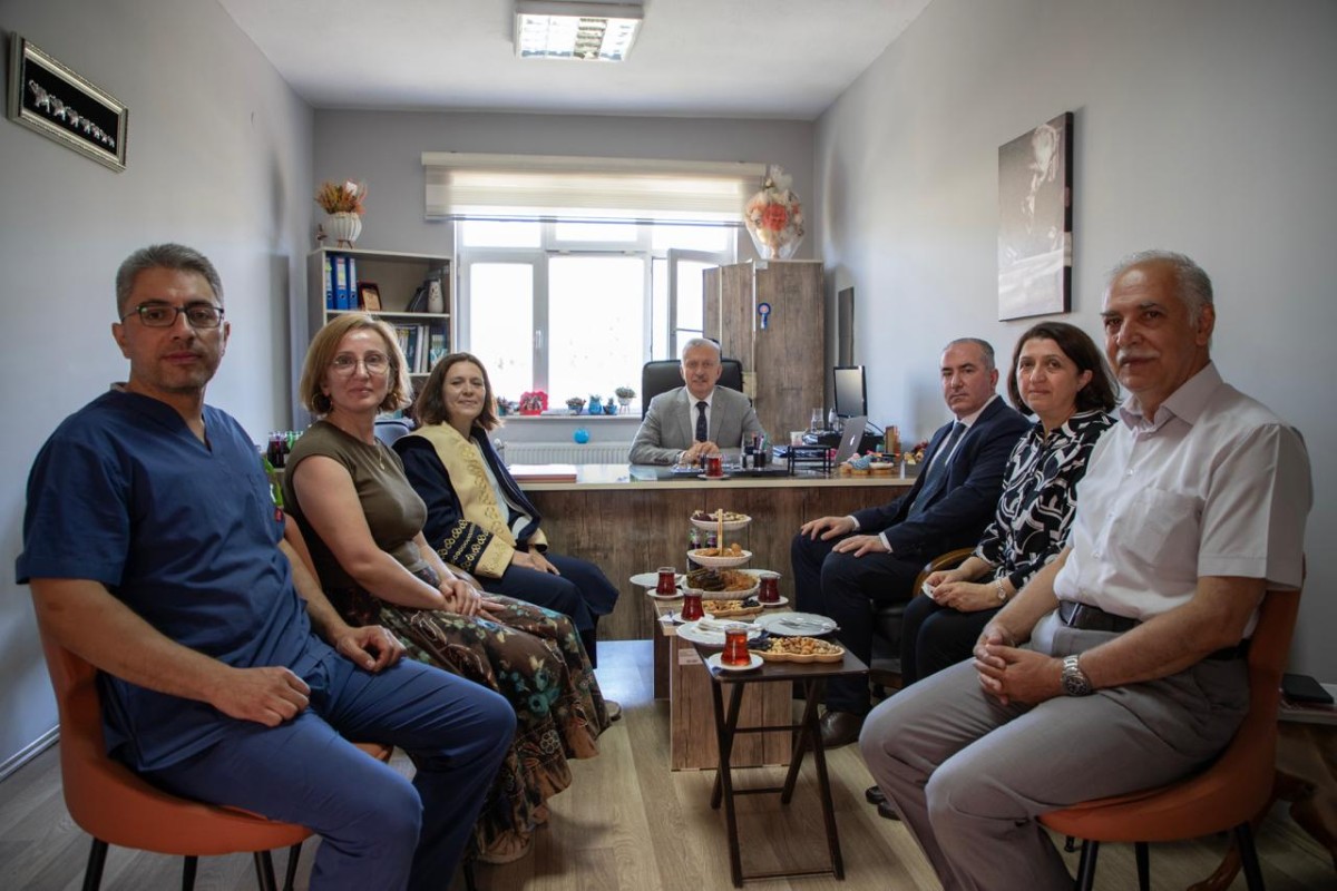 Rektör Levent’ten Tıp Fakültesi Öğretim Üyelerine Tebrik Ziyareti
