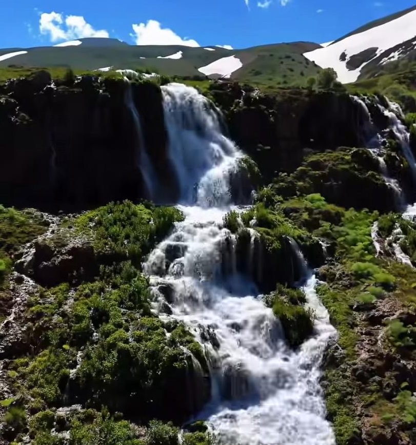 Erzincan’ın Saklı Güzelliği Konarlı Şelalesi 