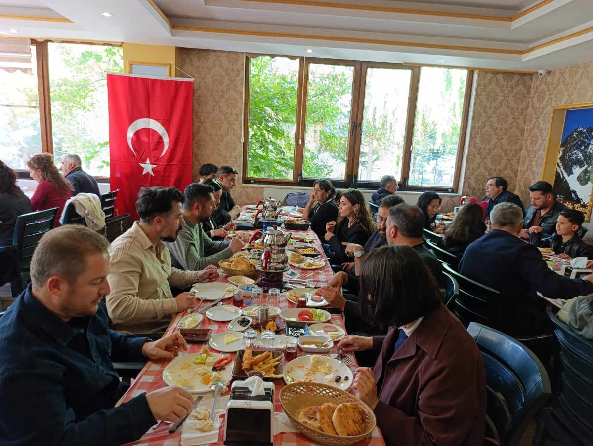 Eğitim İş Erzincan Şubesi Cumhuriyetin 103. Yılını Kahvaltı Programıyla Kutladı