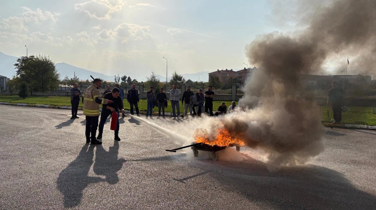 Erzincan İtfaiyesinden Demir Yolları Personeline Yangın Eğitimi