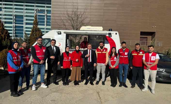 Vali Aydoğdu, ikramda bulunan gönüllülere teşekkür edip kolaylıklar diledi