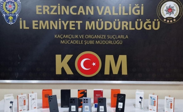 Erzincan'da gümrük kaçağı telefon ve kulaklık ele geçirildi