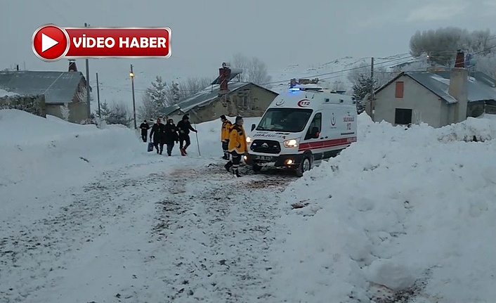 Karlı Yol Açılarak Hastaneye Yetiştirildi