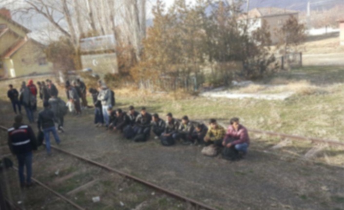 Erzincan’da, bir evde 52 kaçak göçmen yakalandı!
