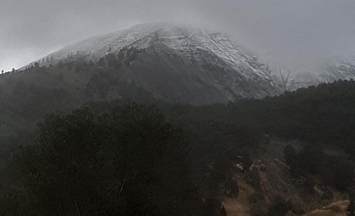 Erzincan’a mevsimin ilk karı düştü!