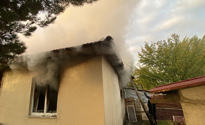 Erzincan’da ev yangını söndürüldü
