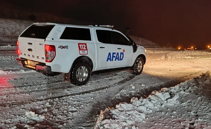 Yolda kalan  vatandaşlar, AFAD  ekipleri tarafından kurtarıldı