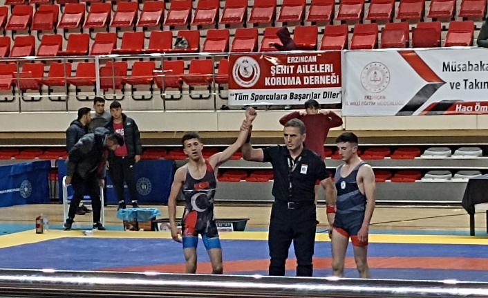 Erzincan’da Güreş Grup Müsabakaları Başladı