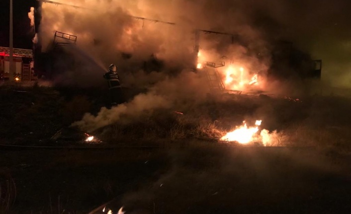 Erzincan'da tır yangını korkuttu