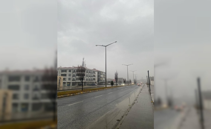 Erzincan güne sis ve yağışla uyandı
