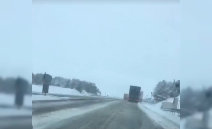 Erzincan’da merkezde yağmur yükseklerde kar etkili oldu