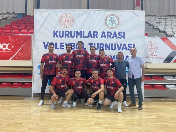Erzincan Belediyesi İtfaiye Müdürlüğü voleybol takımı bir üst tura yükseldi