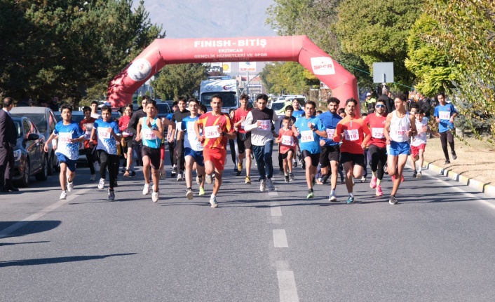 Cumhuriyet koşusunda 101 Sporcu Cumhuriyet’in 101. yılını kutladı