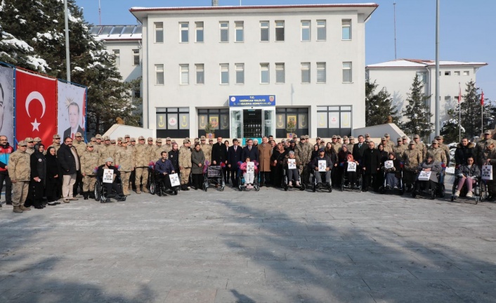 3 Aralık Dünya Engelliler Gününde Tekerlekli Sandalye Hediye Edildi