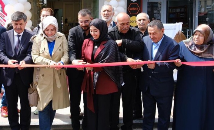 Erzincan’ın Tek Kadın Fotoğrafçısı Merve Arslan, Stüdyosunu Hizmete Açtı