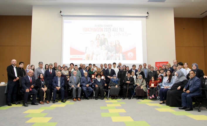 "2025 Aile Yılı" Kapsamında Örnek Ailelere Şilt Takdimi