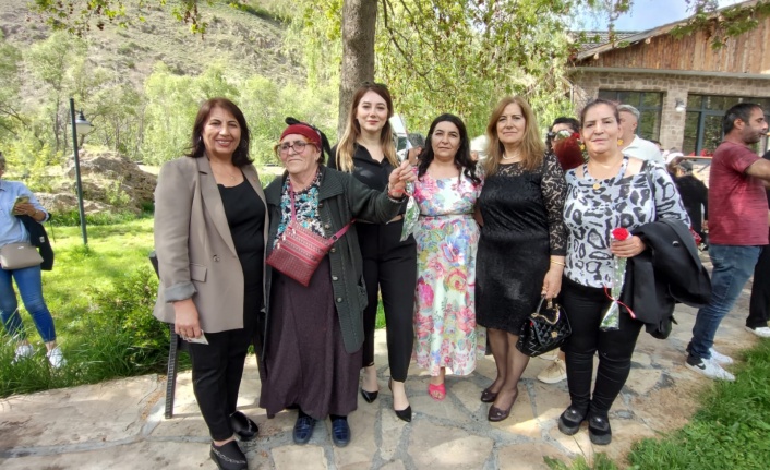 Mücadele Eden Tüm Annelerin Önünde Saygıyla Eğiliyoruz