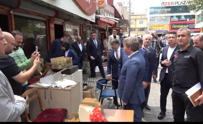 Vali Aydoğdu, Buğday Meydanı’nda Yangından Etkilenen Esnafı Ziyaret Etti