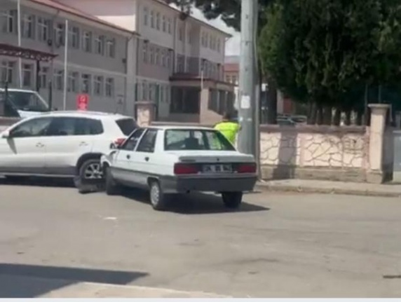 Erzincan’da Üç Araçlı Trafik Kazası