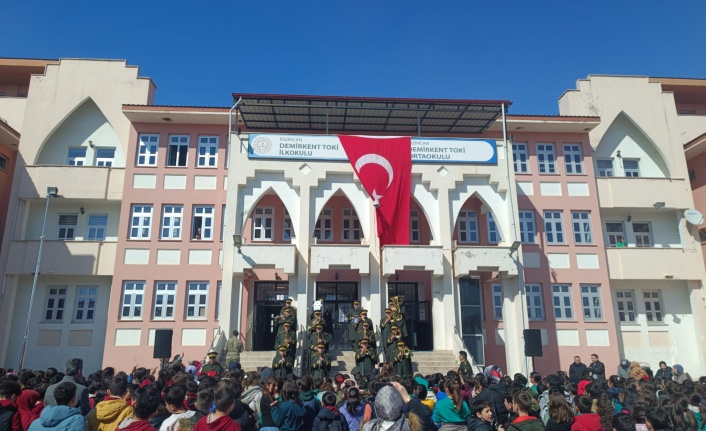 İstiklal Marşımızın Kabulünün Yıl dönümünde 3. Ordu Bölge Bandosu Öğrencilerle Buluştu