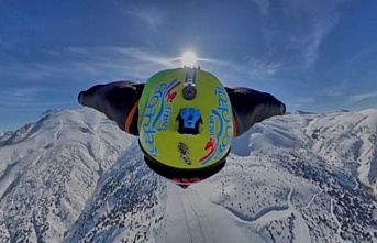 Ergan Dağı Kayak Merkezinde, Wingsuit Atlayışı Nefesleri Kesti