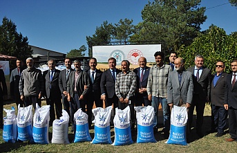 Erzincan’da bin 300 çiftçiye buğday tohumu dağıtıldı