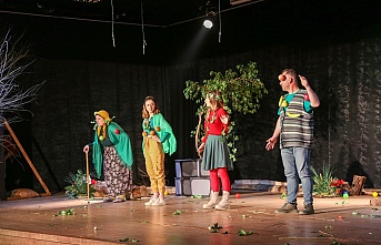 Erzincan’da 2024 yılının ilk tiyatro perdesini çocuklar için açtı