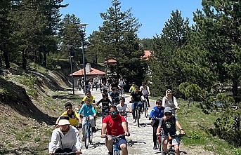 Erzincan'da gençler doğayla buluştu, çevre için pedal çevirdi
