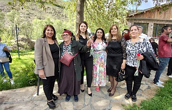 Mücadele Eden Tüm Annelerin Önünde Saygıyla Eğiliyoruz