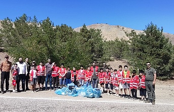 Erzincan’ın Atatepe’si çöplerden temizlendi
