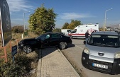 Erzincan'da Kavşakta Otomobil ile Hafif Ticari Araç Çarpıştı: 1 Yaralı