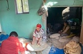 Erzincan’ da kadınlar imece usulü ekmek pişiriyor