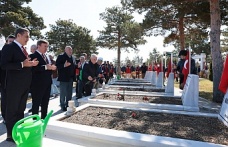 Erzincan’da 18 Mart Töreni: Çanakkale Ruhu Şehitlikte Yaşatıldı