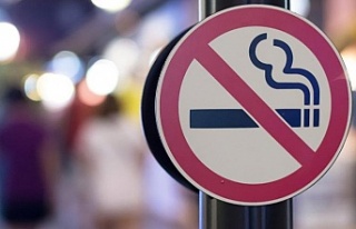 O caddelerde yürürken sigara içmek yasak..