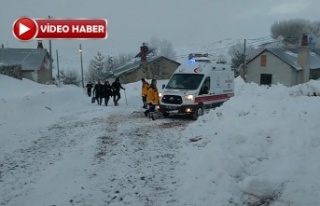 Karlı Yol Açılarak Hastaneye Yetiştirildi