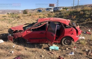 Otomobil Şarampole Uçtu: 2 ölü,2 yaralı