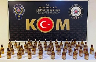 Erzincan’da 50 şişe gümrük kaçağı sahte alkol...