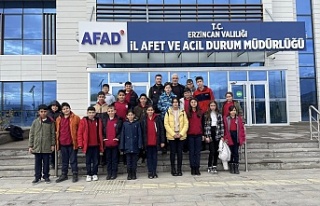 Öğrencilerden "Erzincan Afet Merkezi"ne...