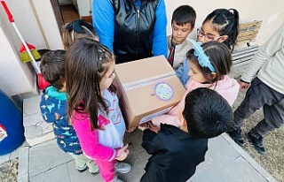 Öğrenciler hazırladıkları ramazan kolilerini...