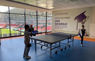 Erzincan’da 23 Nisan coşkusuyla masa tenisi yarışmaları...