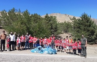 Erzincan’ın Atatepe’si çöplerden temizlendi