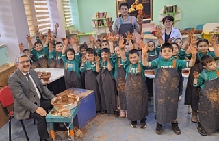 Minik Eller Çamurla Buluştu