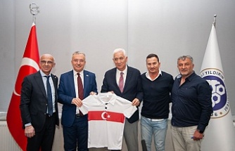 Türk Futbolunun Unutulmaz İsimleri Rektör Levent’i Ziyaret Etti
